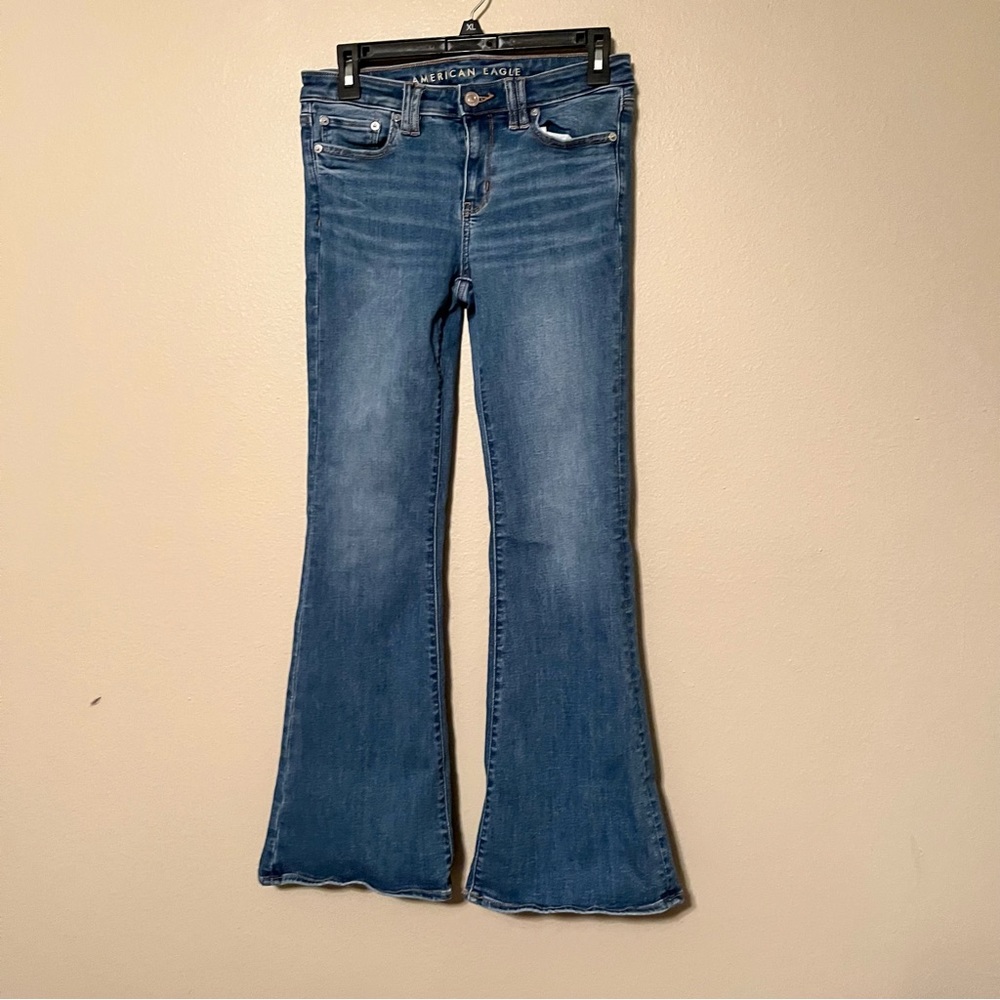 American eagle AE Low Rise Flare Jeans Size 4 Stretch Denim Blue Medium Wash